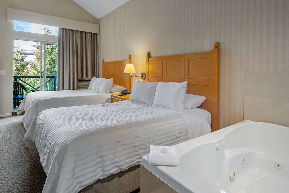 Deluxe Studio, 2 Queen Beds, Kitchenette