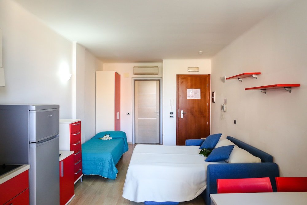 Family Studio, Kitchenette, City View photo 3