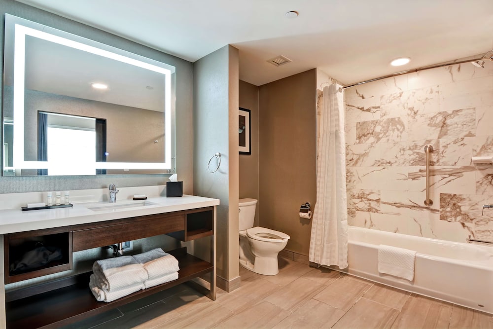 2 Room Suite, 2 Queen Beds,  Accessible (Mobilty & Hearing) - Photo 15