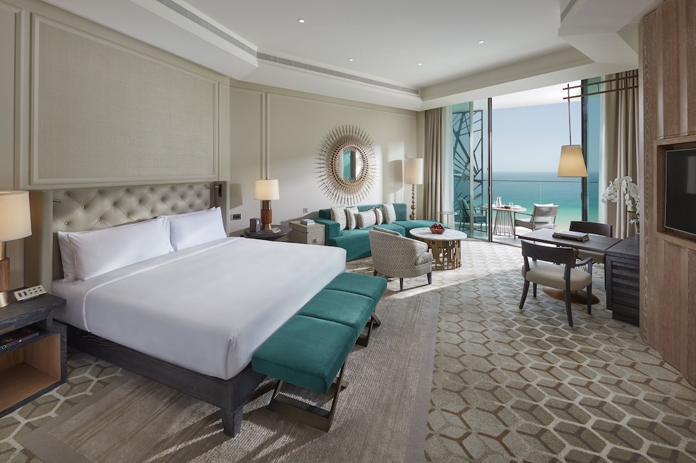 Deluxe Room, 1 King Bed, Sea View photo 2