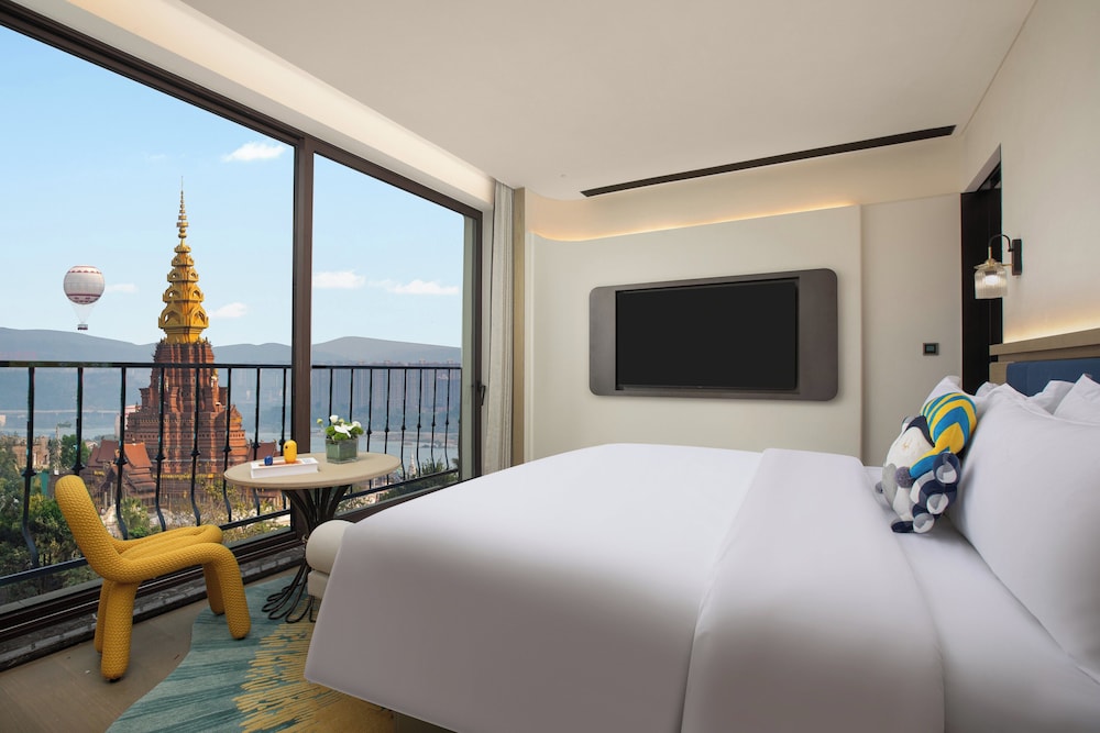 Grand Room, 1 King Bed, Balcony (Super King, Golden Pagoda View) photo 3
