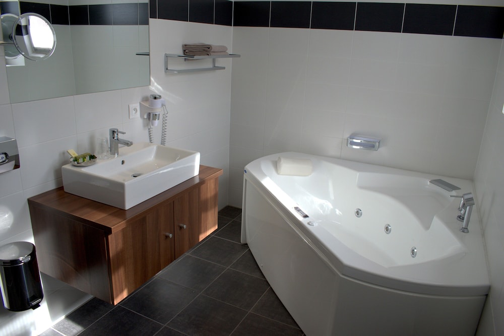 Superior Double Room, Jetted Tub photo 3