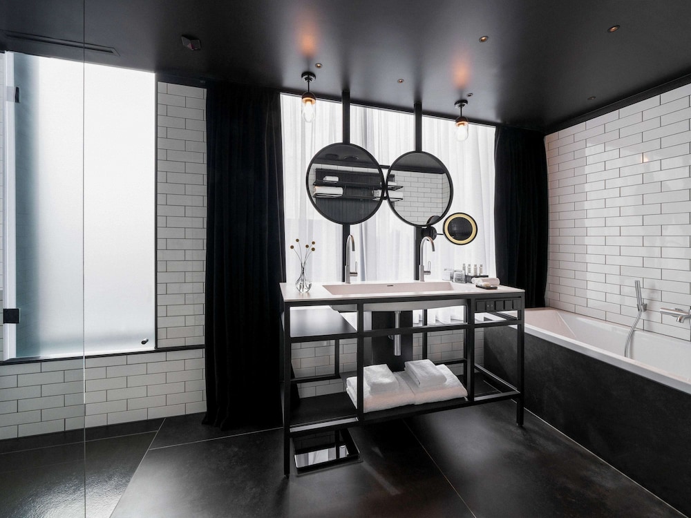 Executive Suite, 1 King Bed - Photo 4