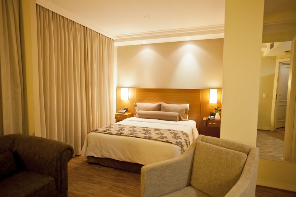 Executive Suite - Photo 1