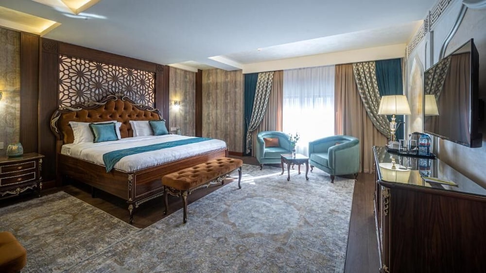 Premium Suite - Photo 13