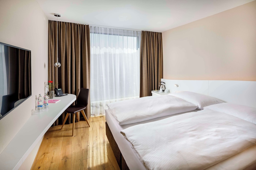 Room (Lodge) - Photo 1