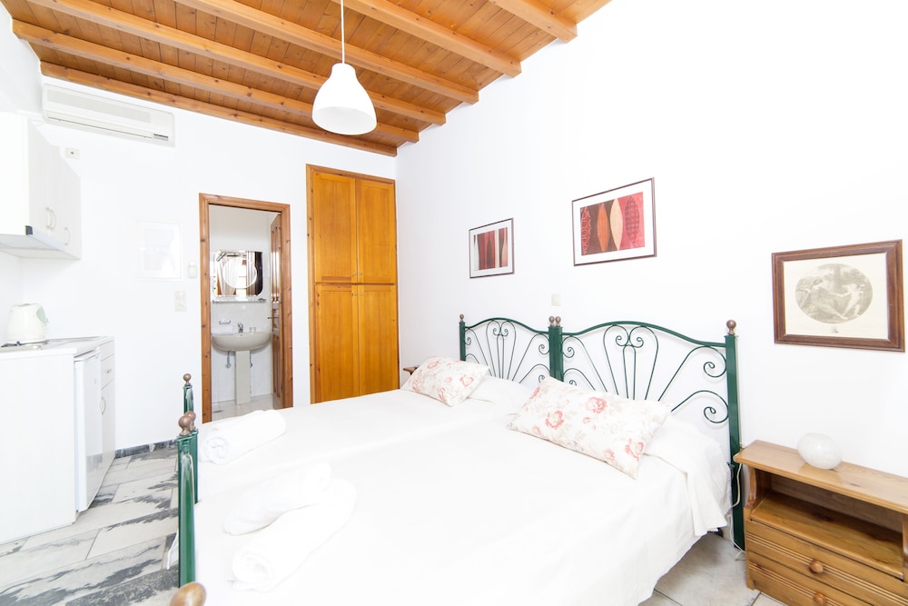Standard Double or Twin Room, Partial Sea View