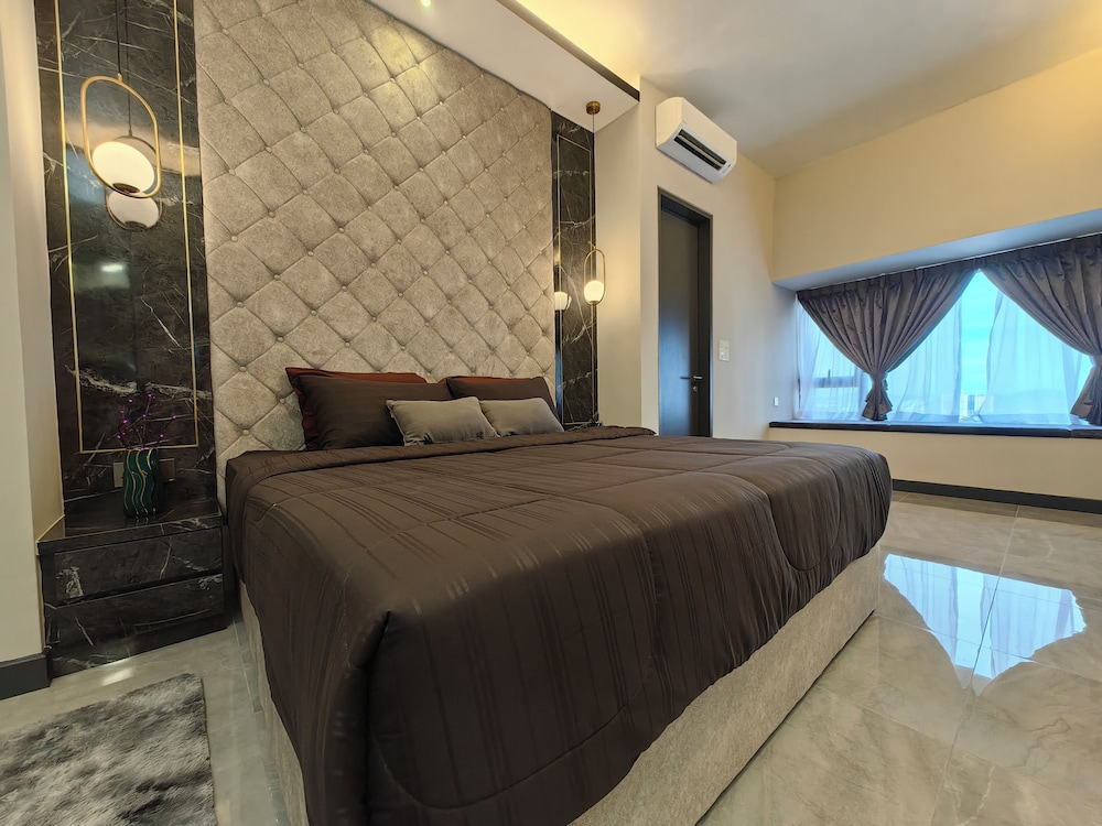 Premium Studio, 1 King Bed, Bathtub, City View