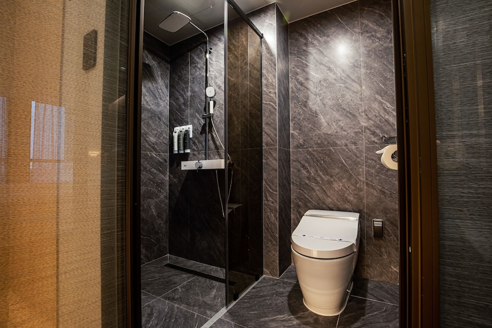 Corner Suite (Opened in 2024) - Photo 3