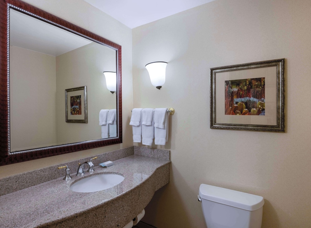 Suite, 2 Queen Beds, Accessible - Photo 3