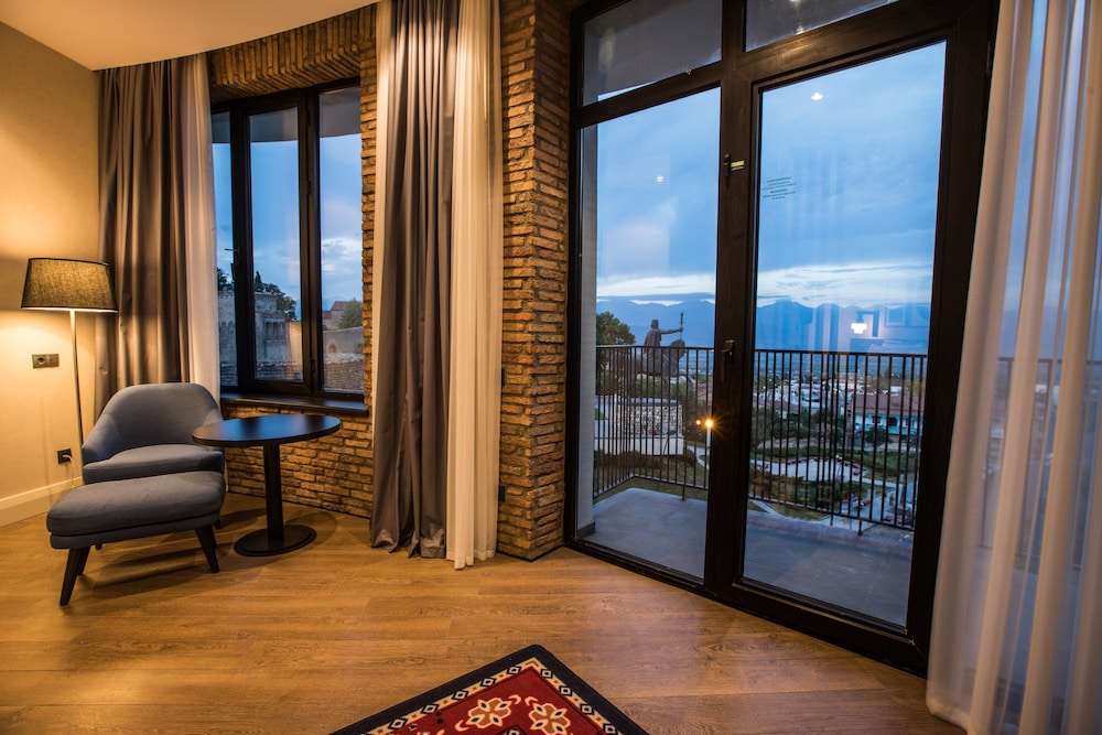 Premium Room, 1 Queen Bed with Sofa bed, Balcony - Photo 7