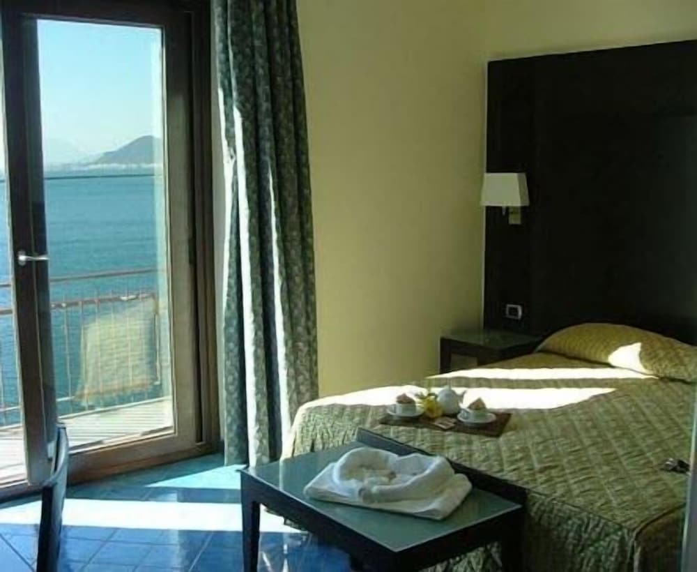 Superior Double or Twin Room, 1 Double or 2 Twin Beds, Sea View photo 1