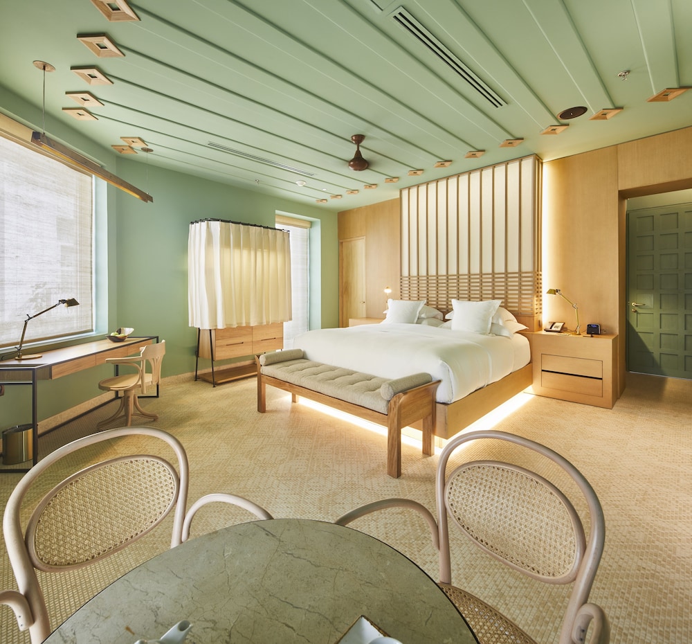 Junior Suite, 1 King Bed, Non Smoking