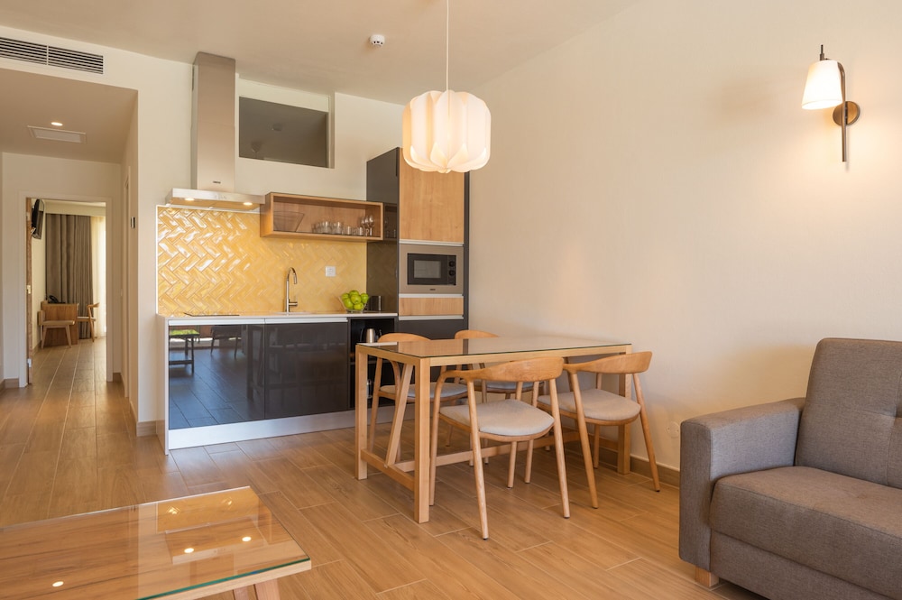 Family Apartment, Balcony, Sea View - Photo 20