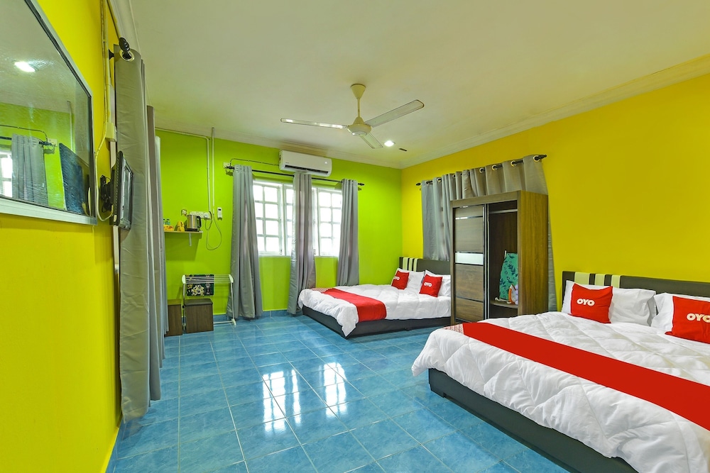 Room, 3 Bedrooms