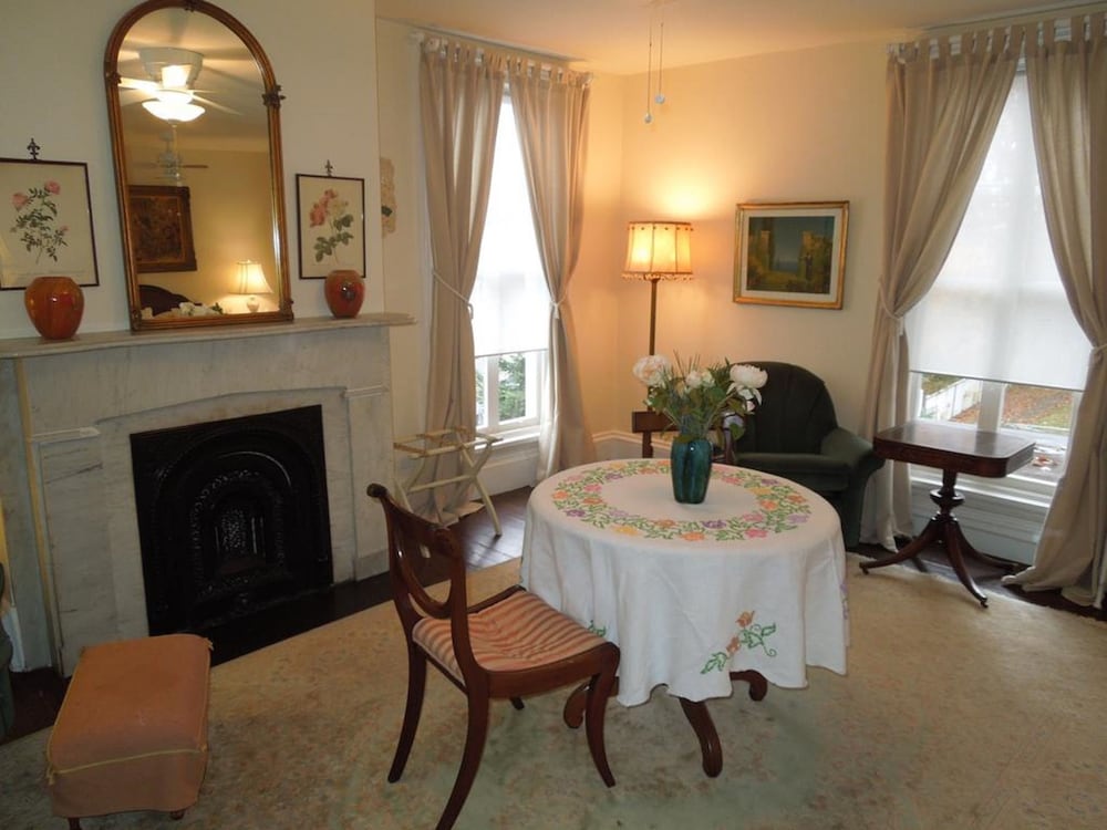 Room (3rd Flr. East Suite With Shared Bath) photo 1