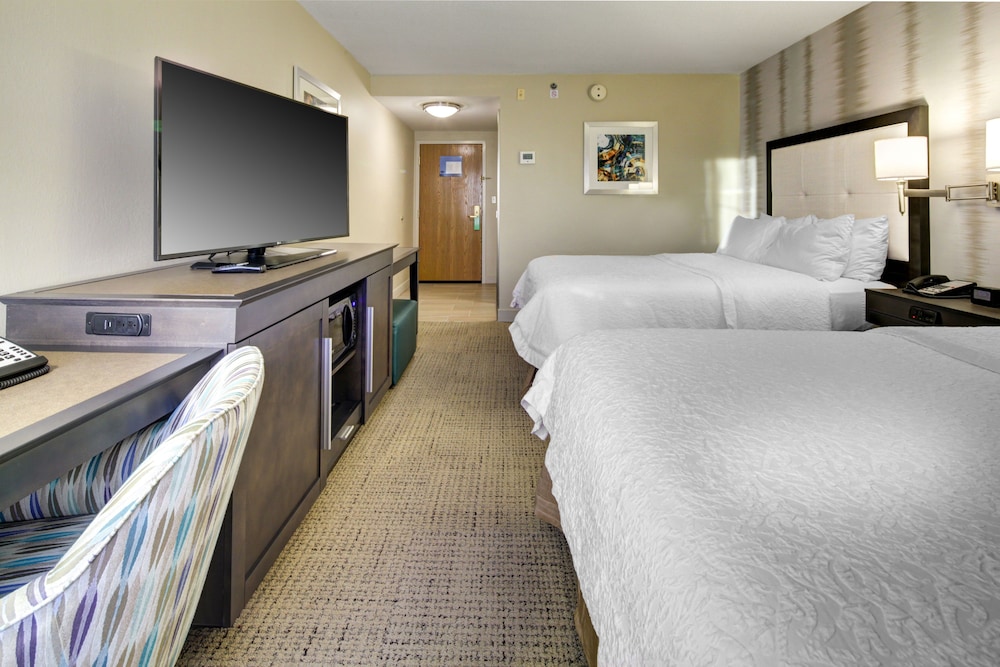 Room, 2 Queen Beds, Accessible (Roll-in Shower) photo 2