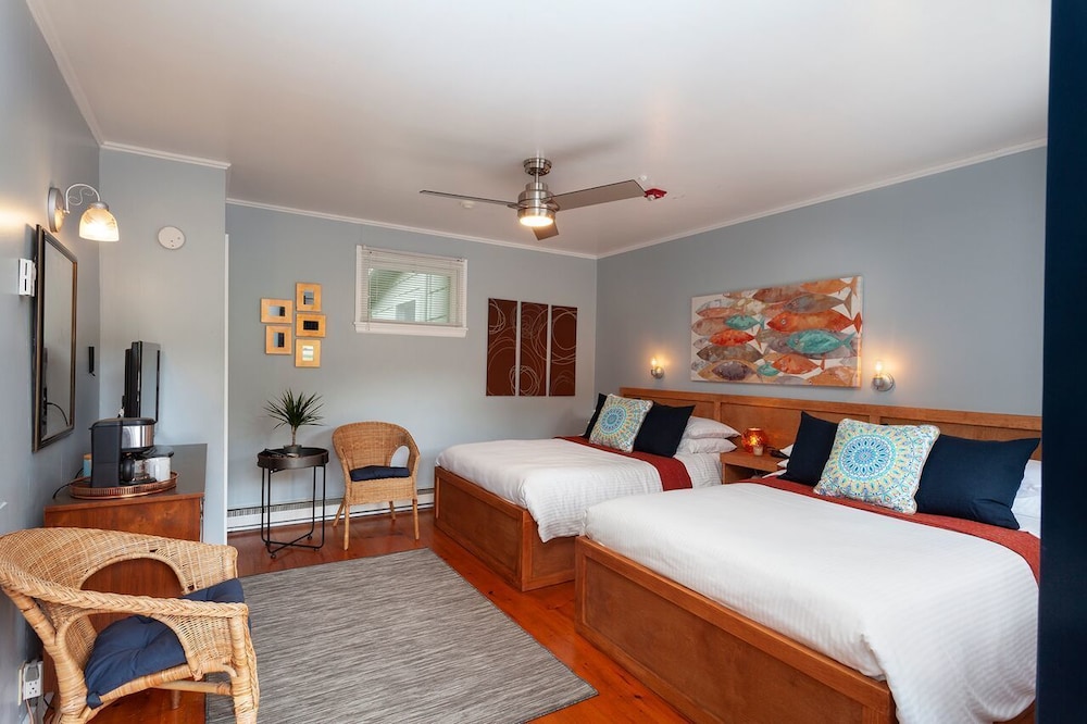 Standard Room, 2 Double Beds, Non Smoking photo 3