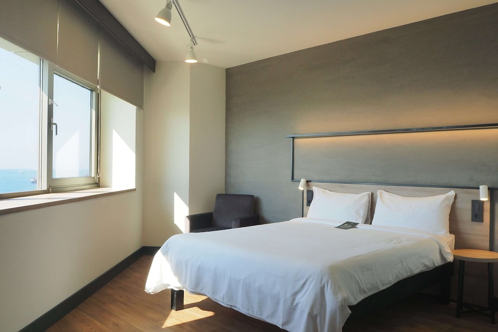 Premium Room, 1 Double Bed, Sea View photo 2