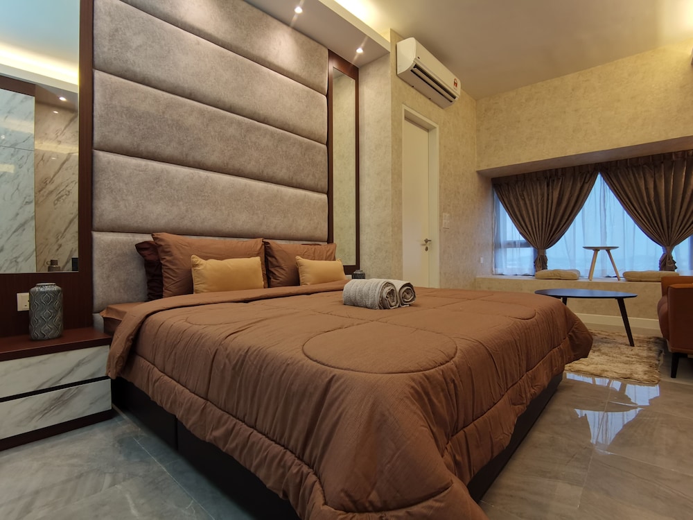 Premium Studio, 1 King Bed, Bathtub, City View