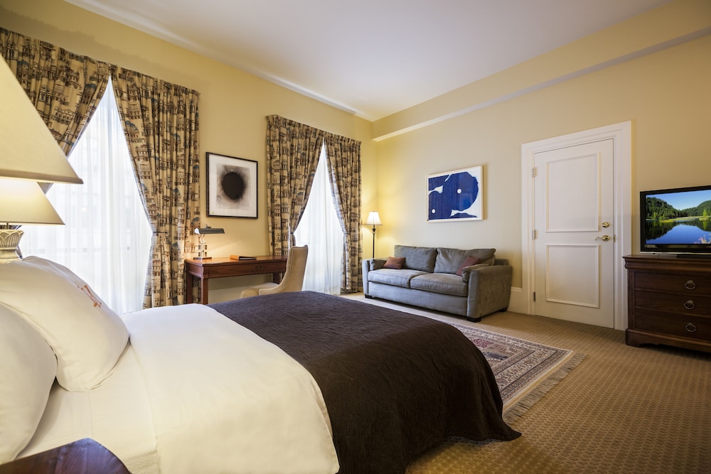 Premier Room, 1 King Bed - Photo 8