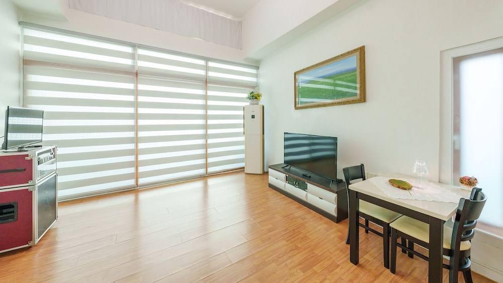 Basic Room, 1 Bedroom (yellow 203)