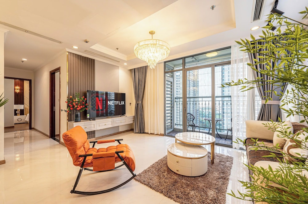 Luxury Apartment, 3 Bedrooms, Balcony, City View