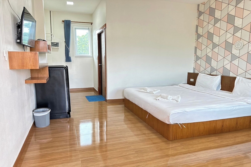 Deluxe Room - Photo 5