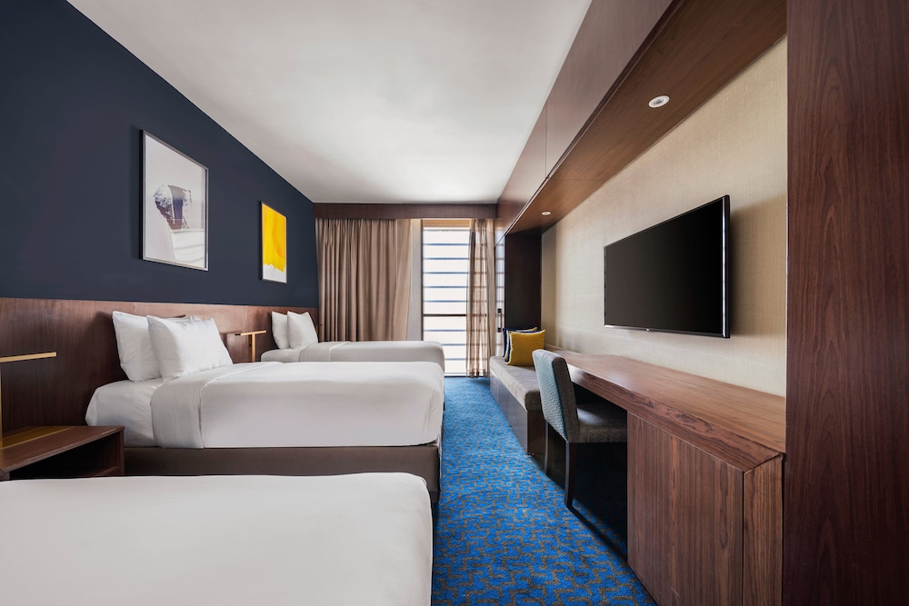 Deluxe Room, 3 Twin Beds - Photo 1