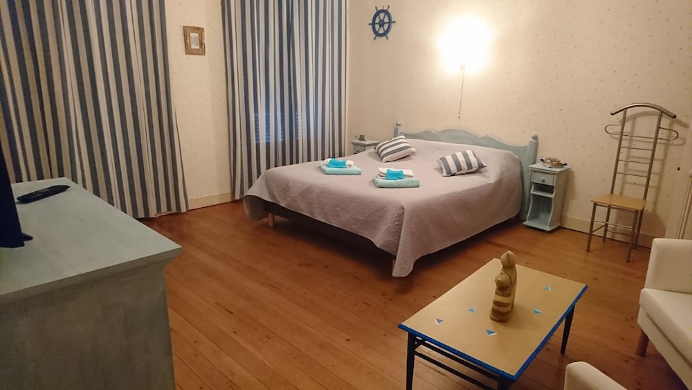 Double Room, 1 Queen Bed, Non Smoking (Anais) photo 2