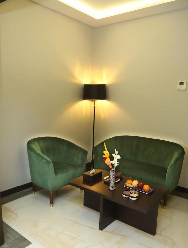 Suite - Photo 2
