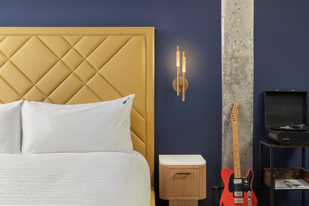 Suite, 1 Queen Bed, Terrace (Gold)