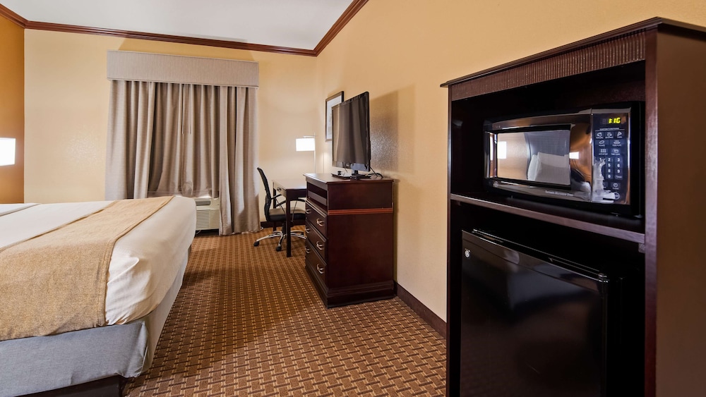 Standard Room, 1 King Bed, Accessible, Non Smoking - Photo 3