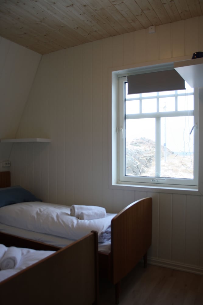Classic Twin Room, 2 Twin Beds, Non Smoking, Partial Ocean View photo 2