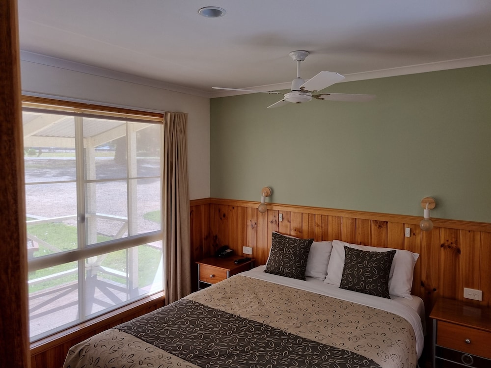 1 Bedroom Self Contained Spa Cottage photo 2