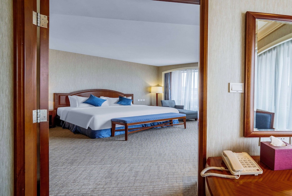 Superior Suite, 1 King Bed, Non Smoking