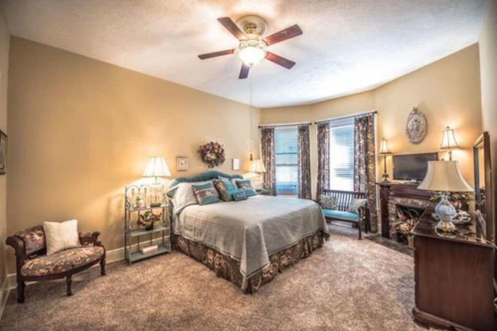 Suite, Private Bathroom (Saint James Court Suite)