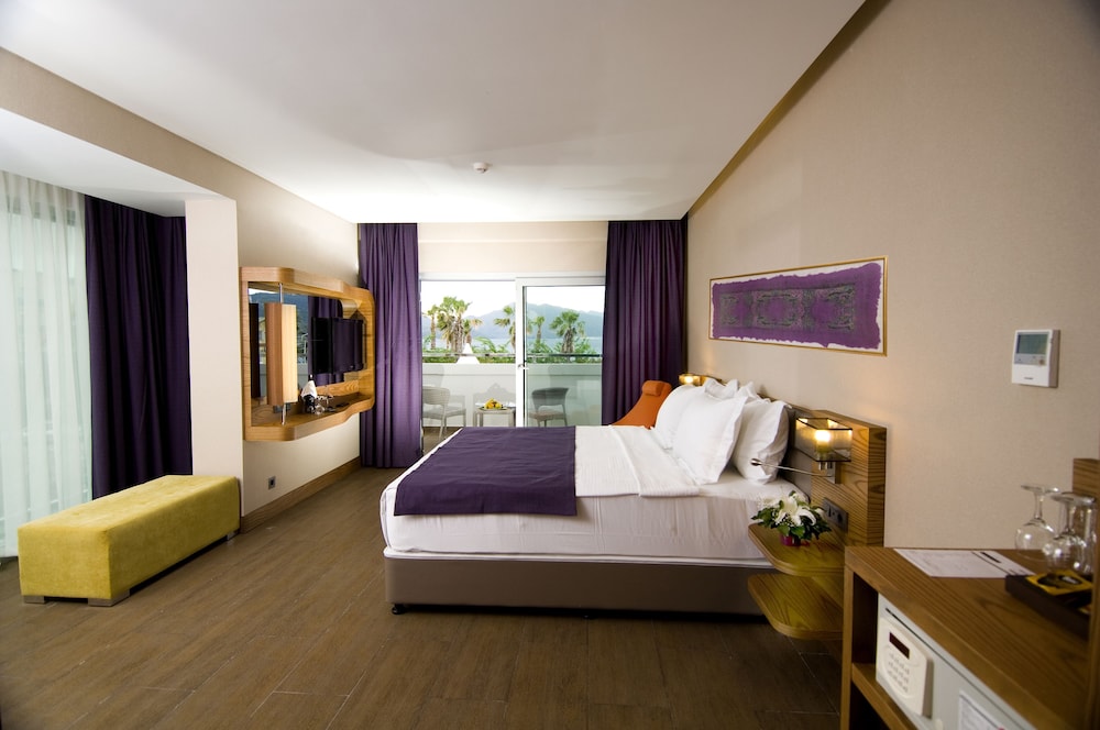 Standard Room, Partial Sea View