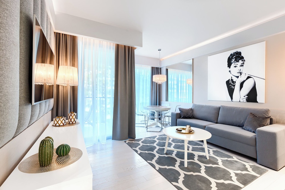 Deluxe Apartment
