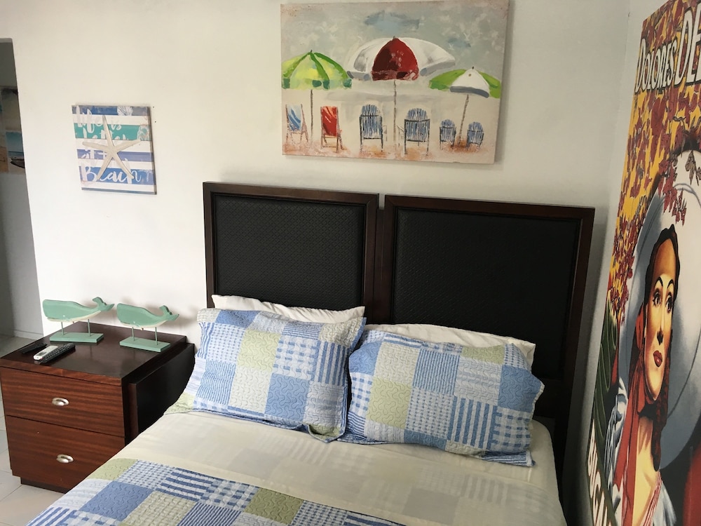 SS 2b - Standard Room, 1 queen bed, 2nd Floor photo 1