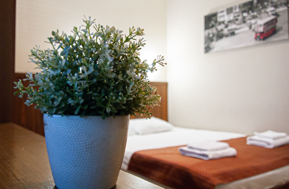 Standard Room, 1 Queen Bed