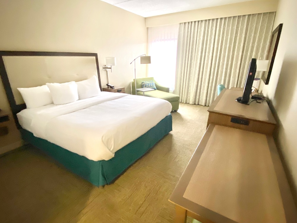 Standard Room, 1 King Bed, Non Smoking - Photo 2