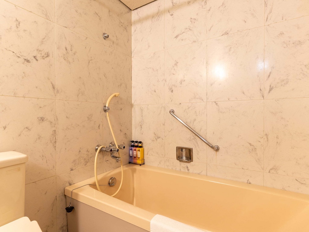 Deluxe Twin Room, Balcony (Deluxe B, Smoking allowed in balcony) photo 3