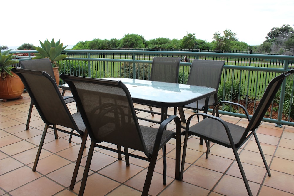 Apartment, 2 Bedrooms, Ocean View photo 2