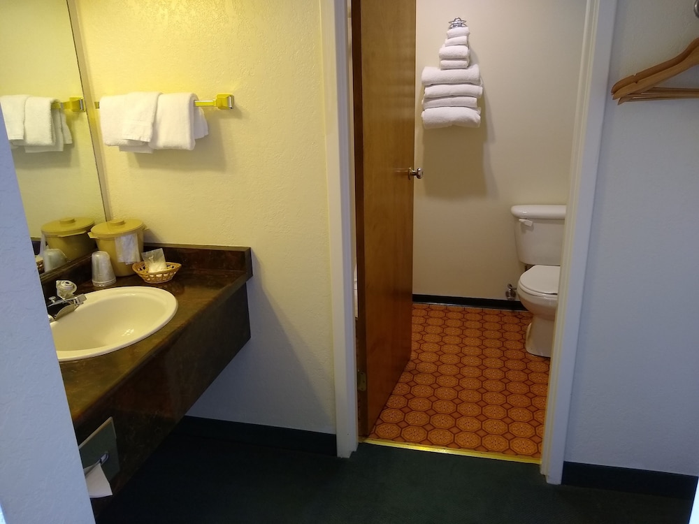Standard Room, 1 Bedroom, Non Smoking, Private Bathroom (Joining Double Queen) photo 3