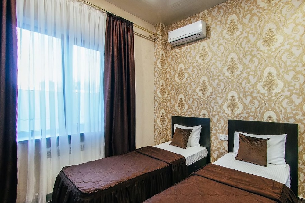 Economy Twin Room photo 3