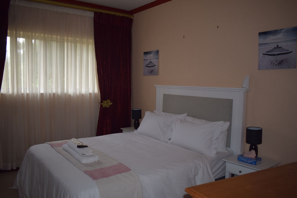 Family Studio Suite, 2 Queen Beds, 2 Bathrooms, Garden View photo 1