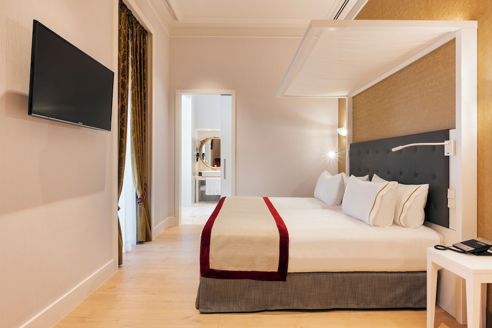 Classic Double or Twin Room, Balcony