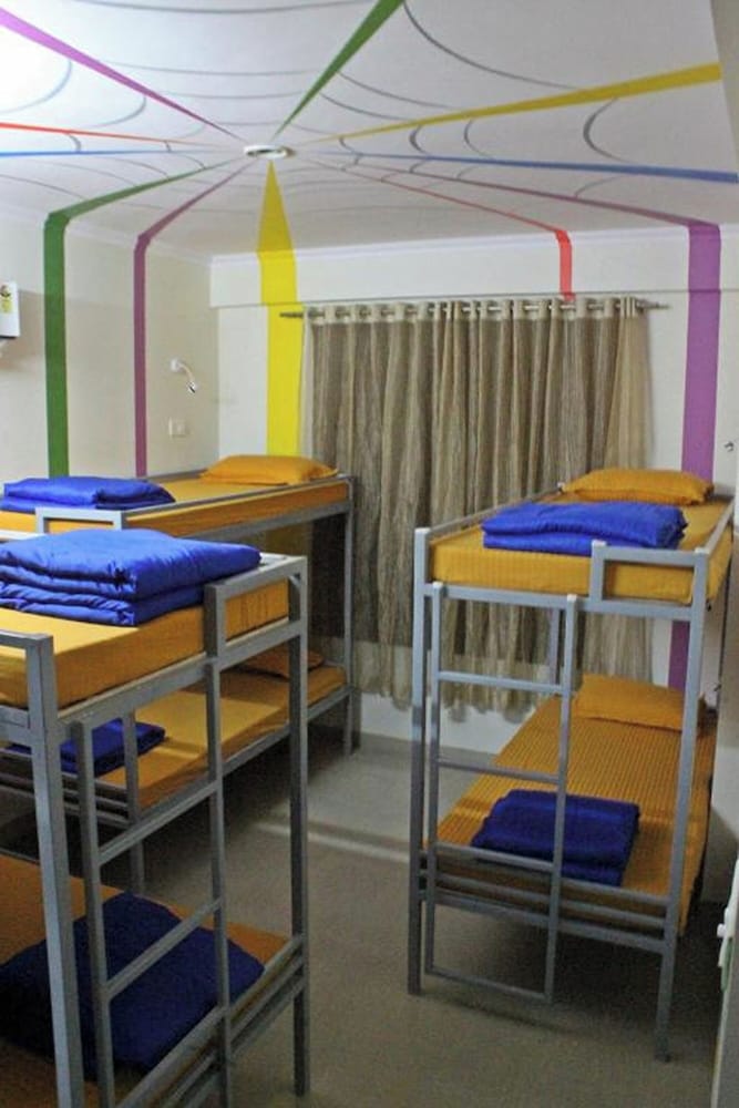 Shared Dormitory, Women only