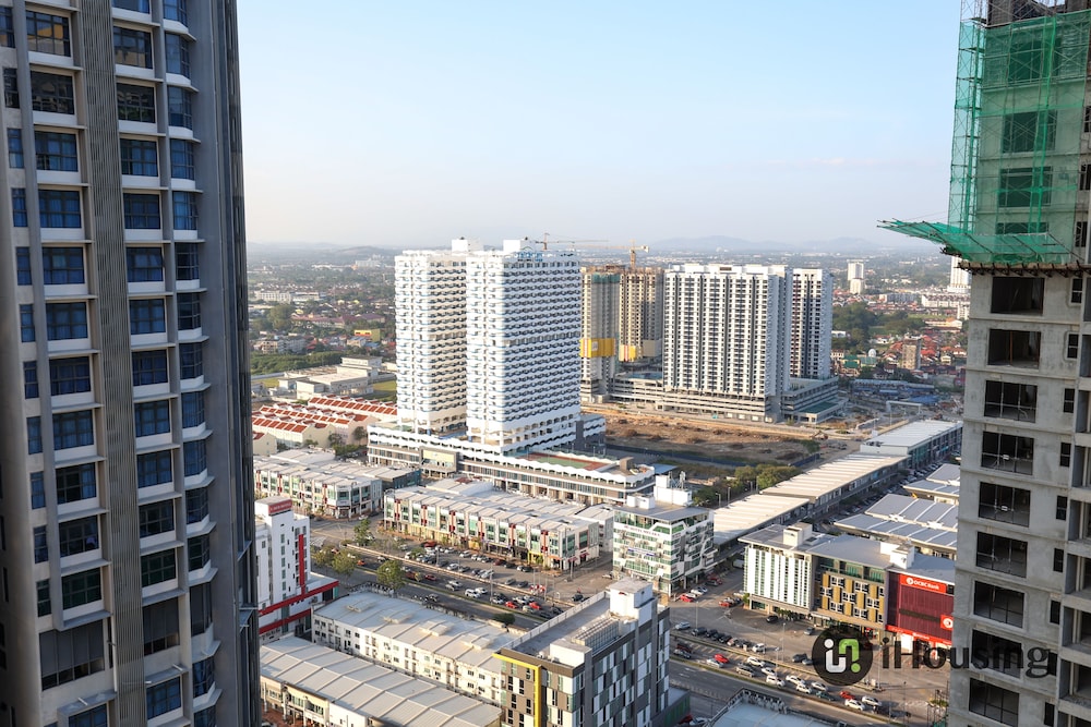 Design Studio Suite, 1 Double Bed, Pool Access, City View photo 3